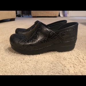 Women’s Dansko clogs